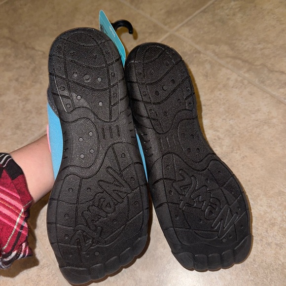 Newt UPF size 11/12 SPF 50* WaterShoes - Picture 4 of 4